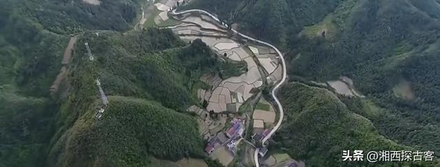 民国湘西永顺县悍匪“鸡公蛇”彭子龙，10几岁上山为匪，心狠手辣