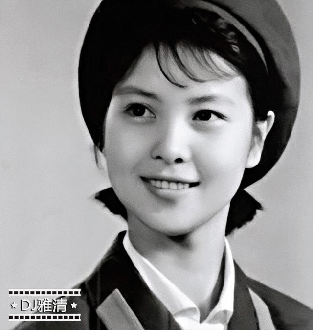 罕见老照片：80年代22位女星黑白照，个个花容月貌，张张美不胜收