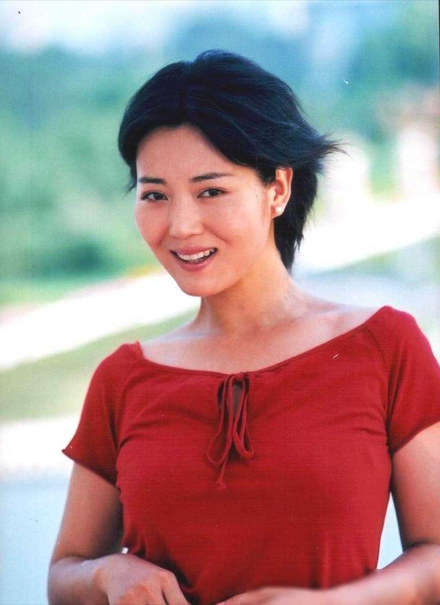 西安出美女，8位来自西安的女星，个个颜值出众，非网红脸能比