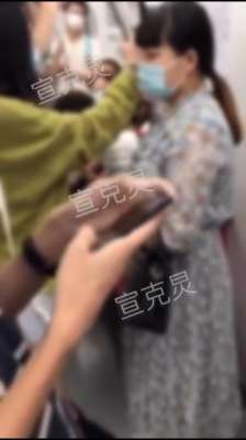 偷拍美女少妇(「行拘」沪一男子地铁内偷拍美女隐私部位，被当场怒斥勒令删除)