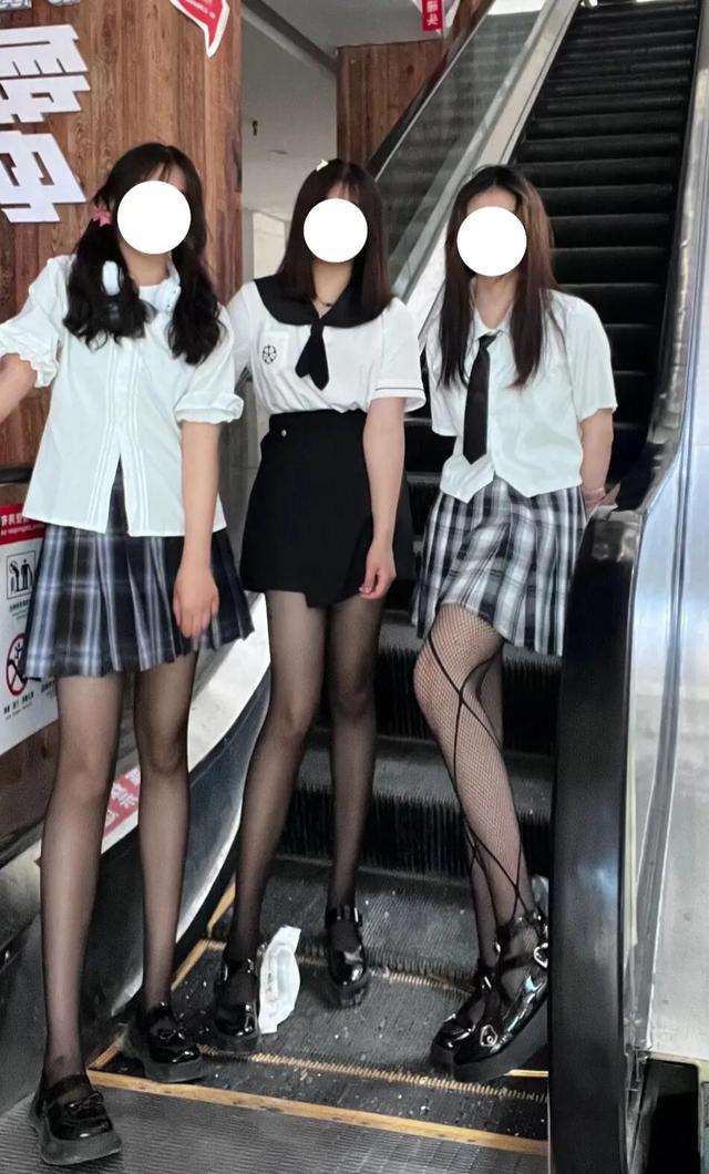 黑丝控图集，性感美女黑丝jk制服