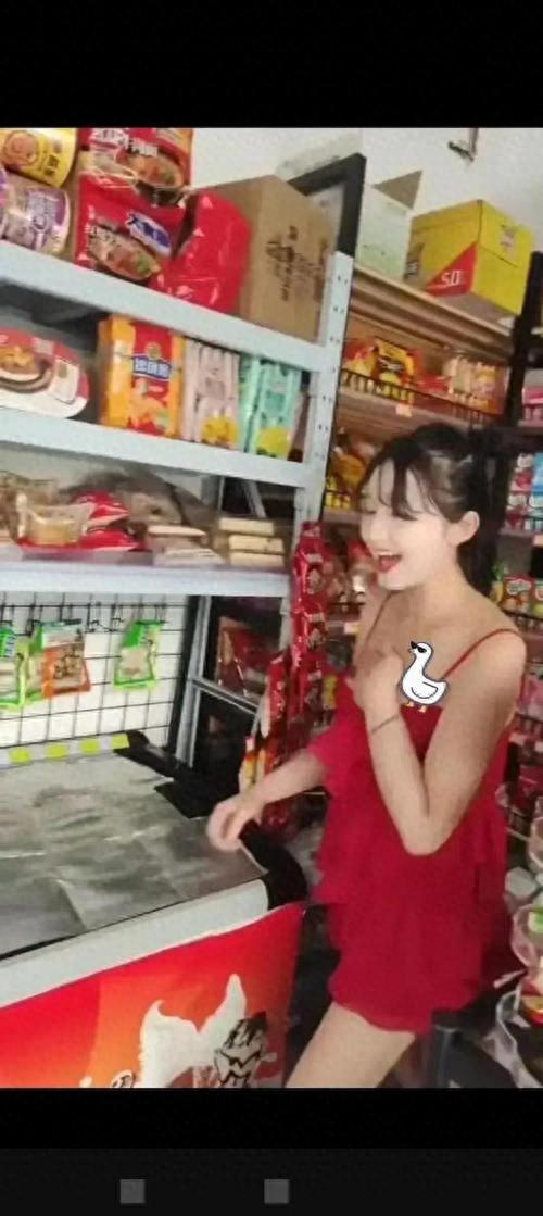 美女老板娘穿着清凉被打，如今门店已关门，报警后警方再次介入