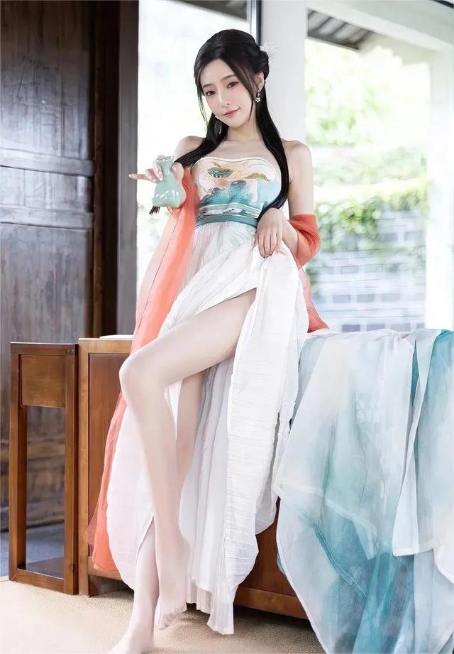 神仙颜值美女模特王馨瑶：古装艺术写真，意境真美啊