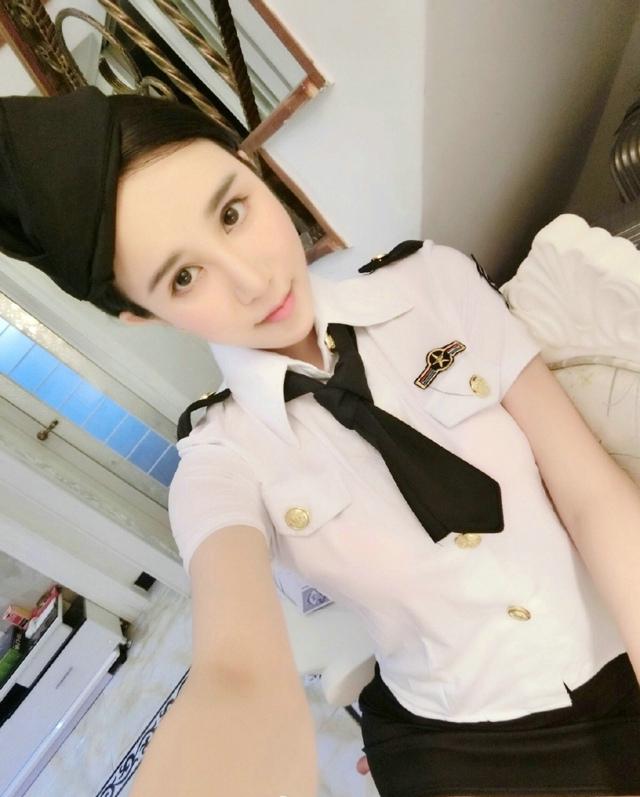 高颜值美女南湘Baby演绎靓丽警花制服展现不一样的风情