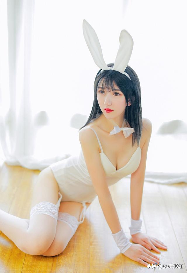 白丝兔女郎性感长腿写真