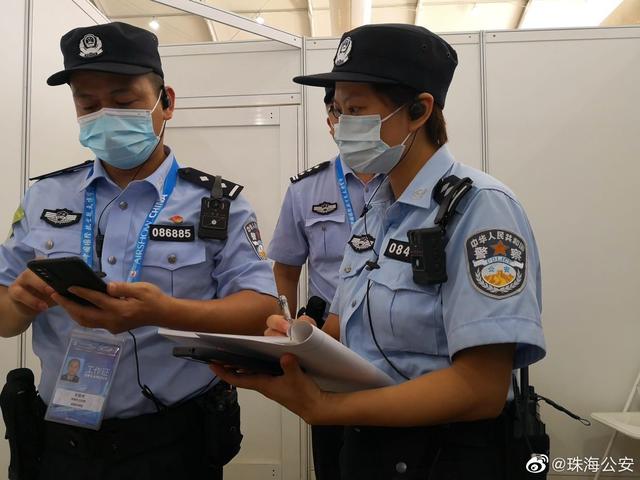 斗门女警别样巾帼英姿藏蓝玫瑰绽放航展