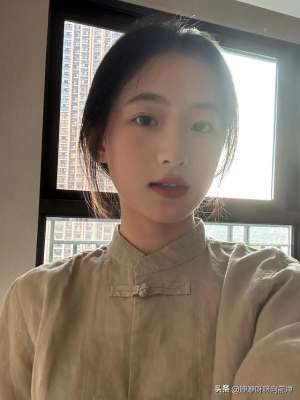 美女教师校花(秒杀校花江南大学绝美英语女神教师惊艳全场网友：仙女下凡。)