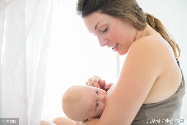 冰球美女比赛间隙哺乳意外走红：喂奶不是一件羞愧的事