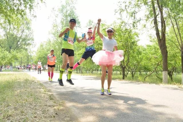 妫马女神｜空姐刘彬，长得美跑得快，首场25公里吐了7次仍跑完