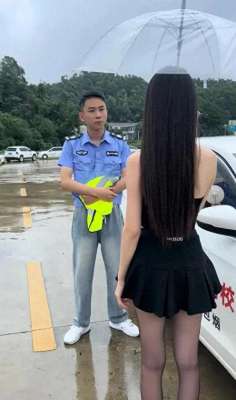 美女练车穿裙子(女子穿黑丝短裙去练车，教练说你在勾引我？女子：我又没有男朋友)