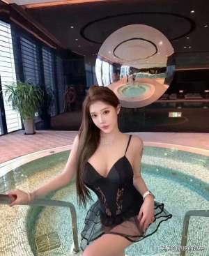 看美女泳装秀(热辣魅力：泳装美女的清凉诱惑，谁能抵挡？)