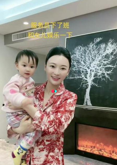 苏北21岁美女空姐爱上大17岁富商，相恋8年，结婚3年，育有