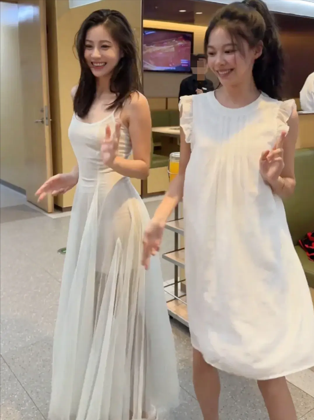 湖南两位高颜值美女，饭店喝多酒后放飞自我，非要给邻桌表演节目