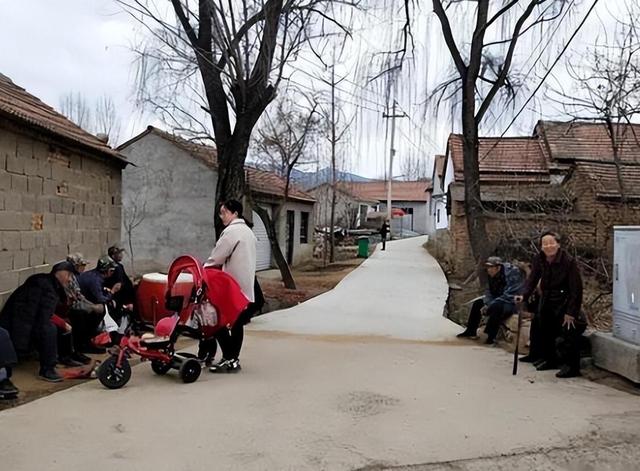 我在印度留学6年，娶了印度美女，婚后住在岳父家，每月给我20