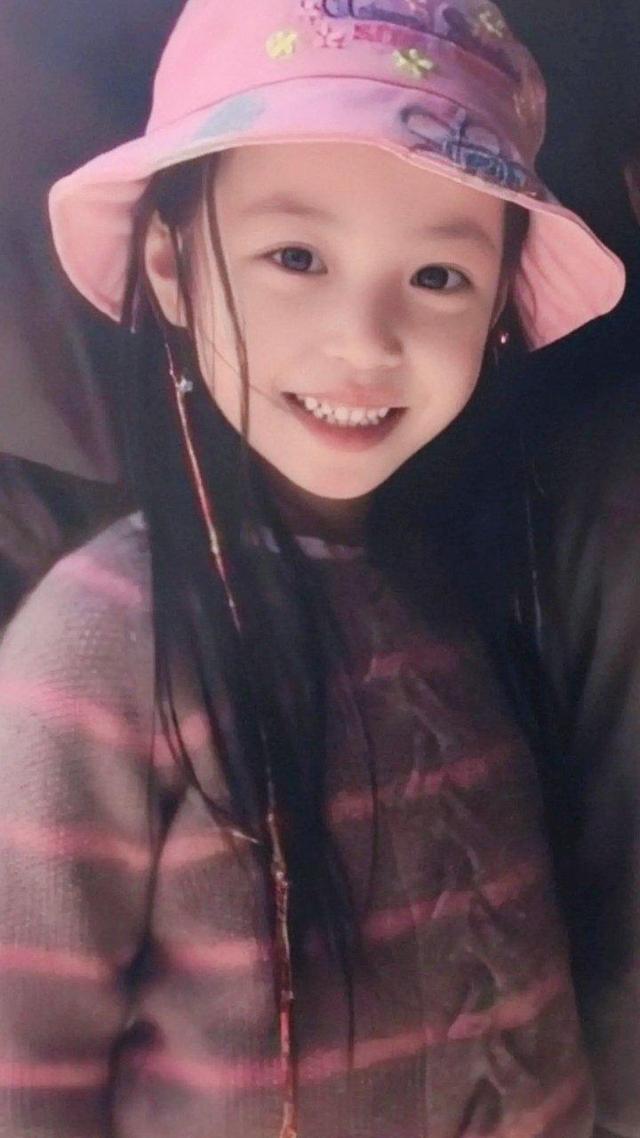 奥莉才是最美星二代，软萌小公主变身长腿美少女，11岁真漂亮！