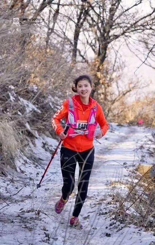 妫马女神｜空姐刘彬，长得美跑得快，首场25公里吐了7次仍跑完