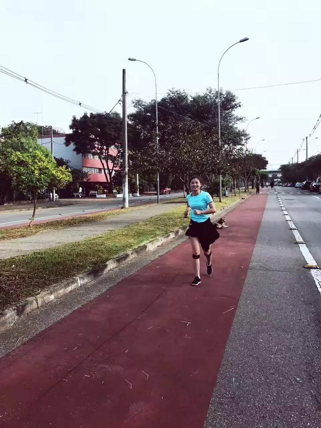 妫马女神｜空姐刘彬，长得美跑得快，首场25公里吐了7次仍跑完