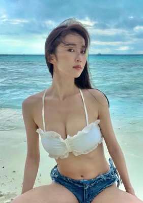 海边美女侧脸图片大全(25岁性感美女在海边沙滩上拍的写真照)