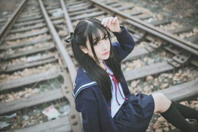 日系服装JKcosplay，凉爽的清晨才是拍照的好时光