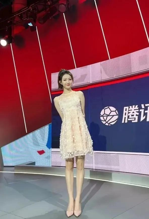 腾讯美女主播之雪儿：青春靓丽，身材傲人