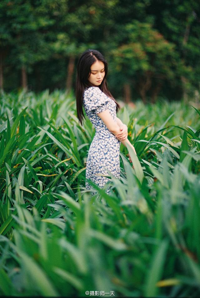 光着脚丫的少女，点燃夏日里的柔软浪漫