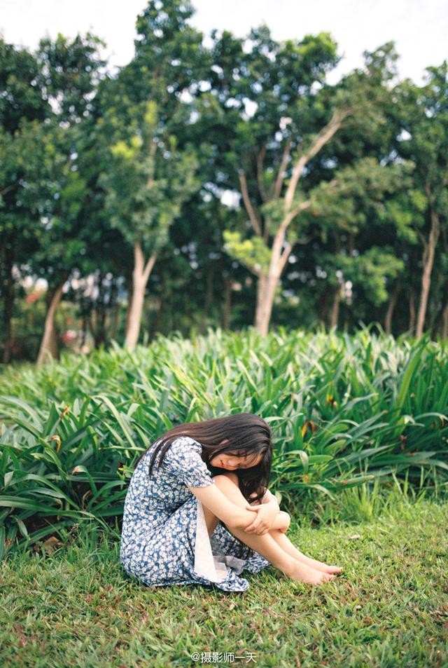 光着脚丫的少女，点燃夏日里的柔软浪漫