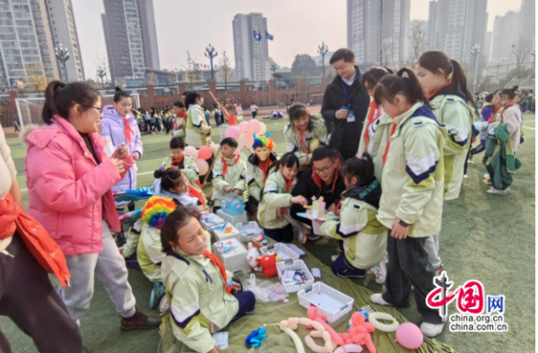 “社”彩缤纷，宜宾三江一小“艺娃”闹新年