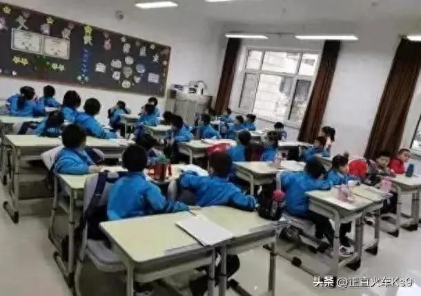 小学生被同学霸凌喝尿舔生殖器