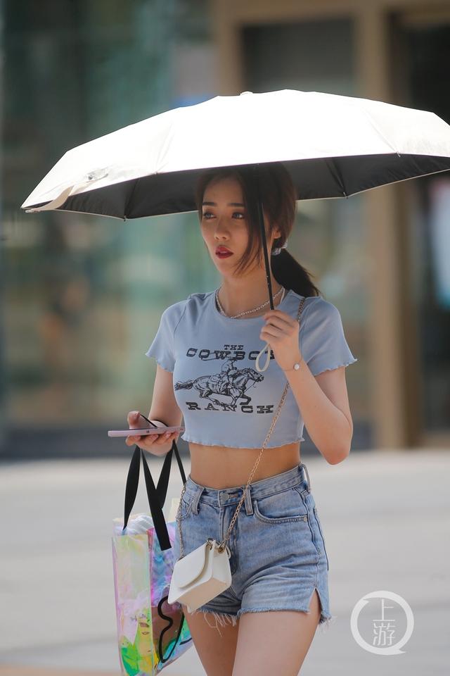 高温橙色预警！夏日炎炎重庆美女“清凉”出行