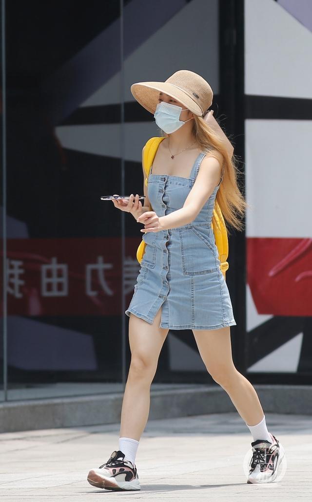 高温橙色预警！夏日炎炎重庆美女“清凉”出行