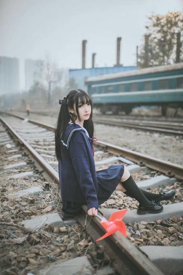 日系服装JKcosplay，凉爽的清晨才是拍照的好时光