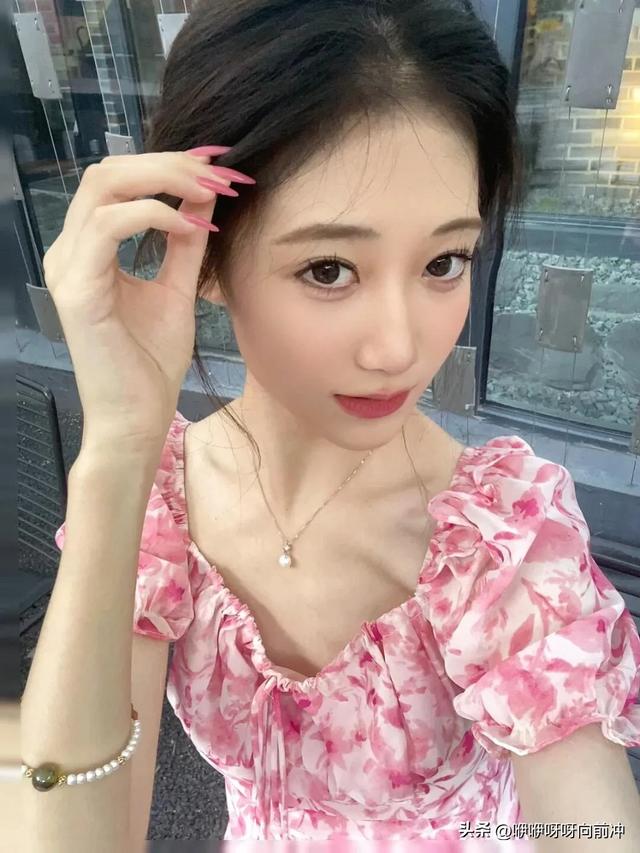 惊艳！辽大播音系东北美女校花掀起颜值狂潮，网友：王冰冰第二