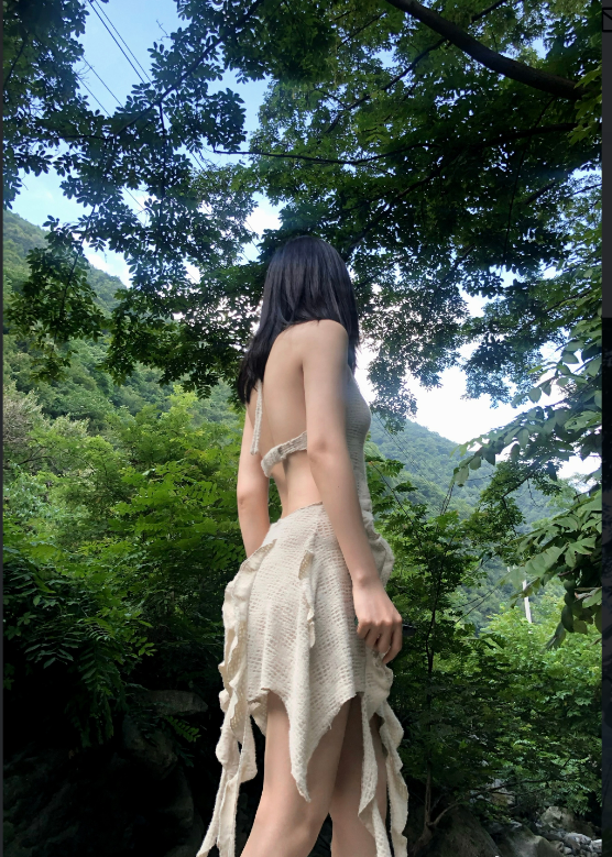 美女写真：青春美女湿发写真，温柔性感好迷人