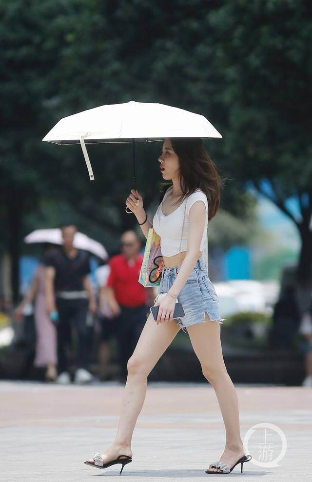 高温橙色预警！夏日炎炎重庆美女“清凉”出行