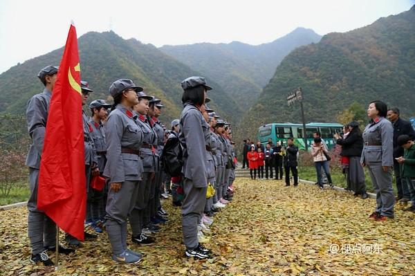 留坝“最美乡村公路”景色迷人 美女劈叉倒立一路撒欢（组图）