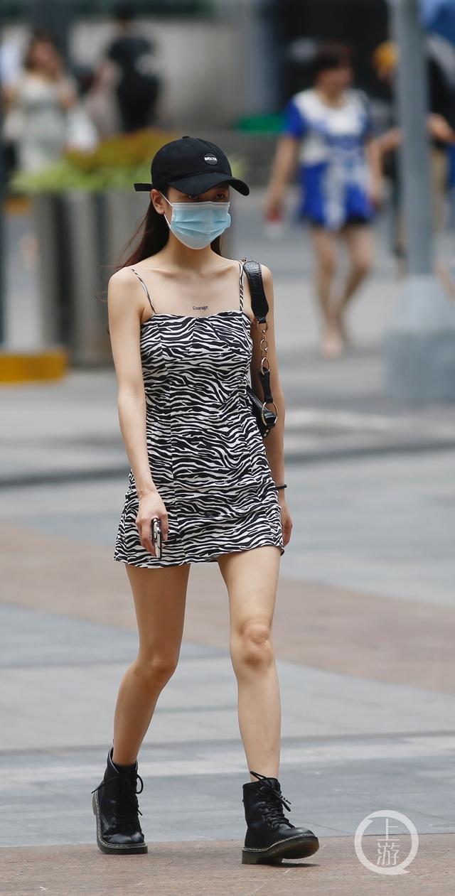 高温橙色预警！夏日炎炎重庆美女“清凉”出行