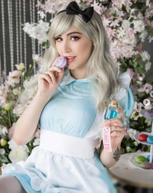 大秀肉感好身材！90后加拿大辣妹Coser：luxlo美照赏