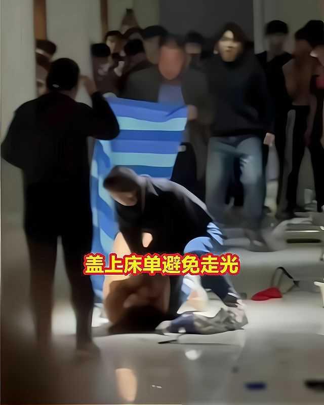 女子一丝不挂进男寝打砸，本人身份确认，现场画曝光，警方通报