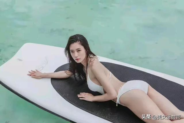 韩国第一美女克拉拉的比基尼泳装写真，夏日清凉美图来袭！